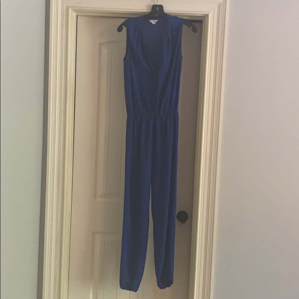 Blue sleeveless jumper